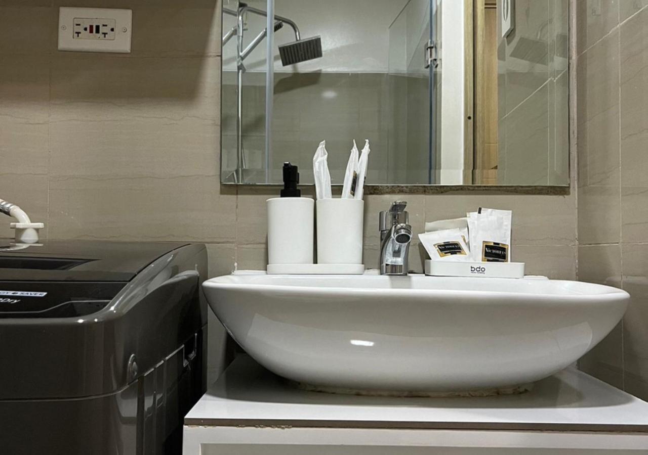Victoria Suite At Shore Residences Pasay Exterior photo